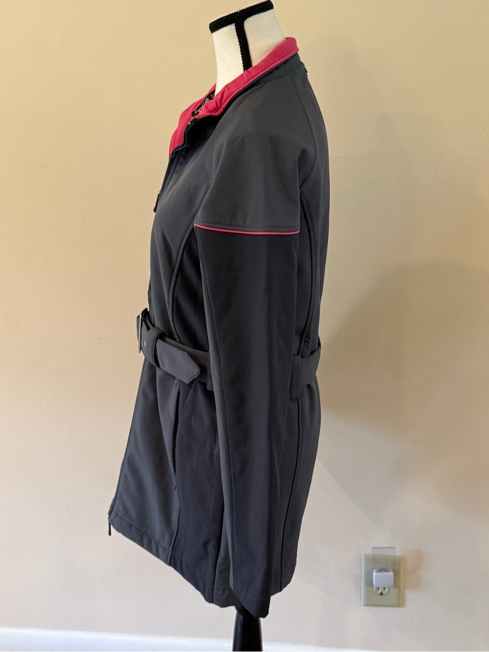 Women's Dark Gray Belted Softshell Jacket with Pink Trim (small) - Picture 3 of 8